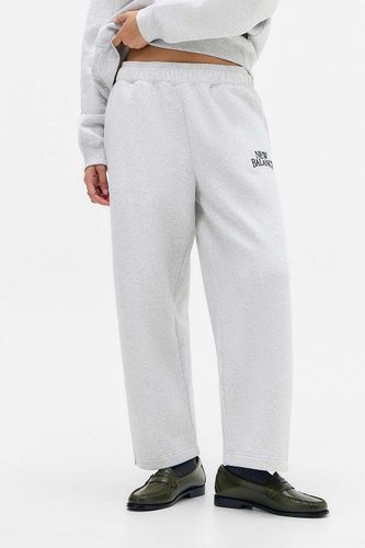 Linear Heritage Barrel Joggers - M at Urban Outfitters - New Balance - Modalova