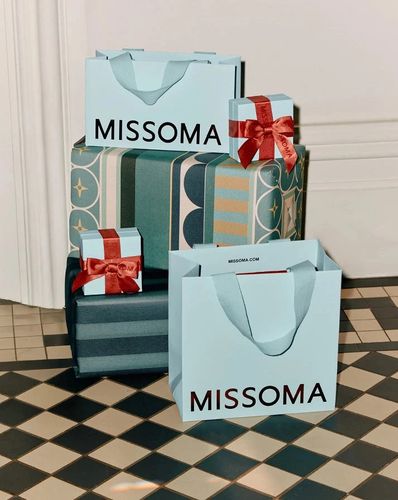 Signature Gift Wrapping - Missoma Store - Modalova